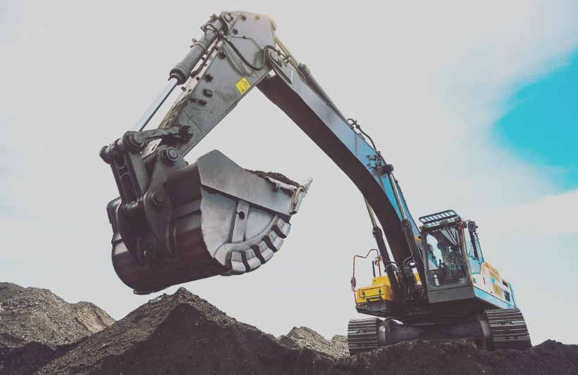 Améliorer l'efficacité de l'excavation : la transition vers des dents de godet forgées