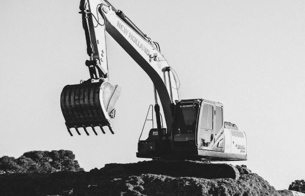 Combien pèse un seau d'excavateur?